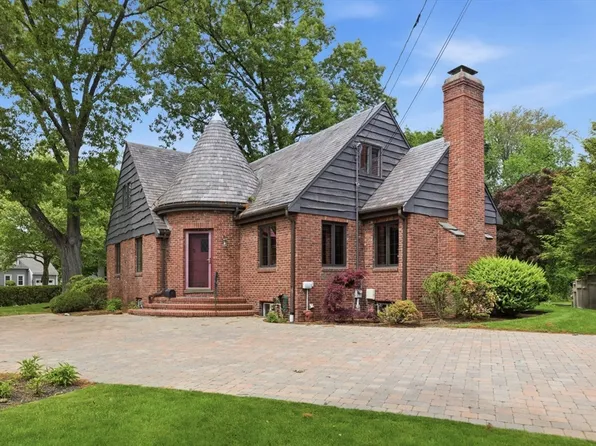 127 Larchmont Rd, Melrose, MA 02176