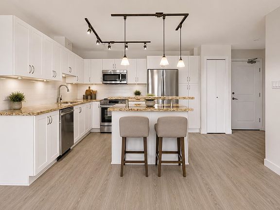 4th image of 2191 Shaughnessy St #502