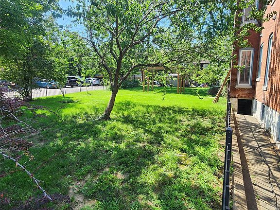 3rd image of 3840 Shaw Blvd