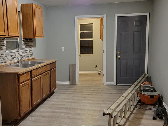4th image of 213 N San Gabriel Ave