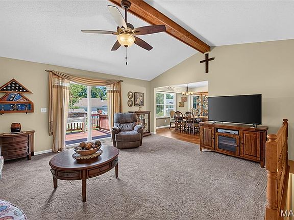 2nd image of 1072 Huntington Dr