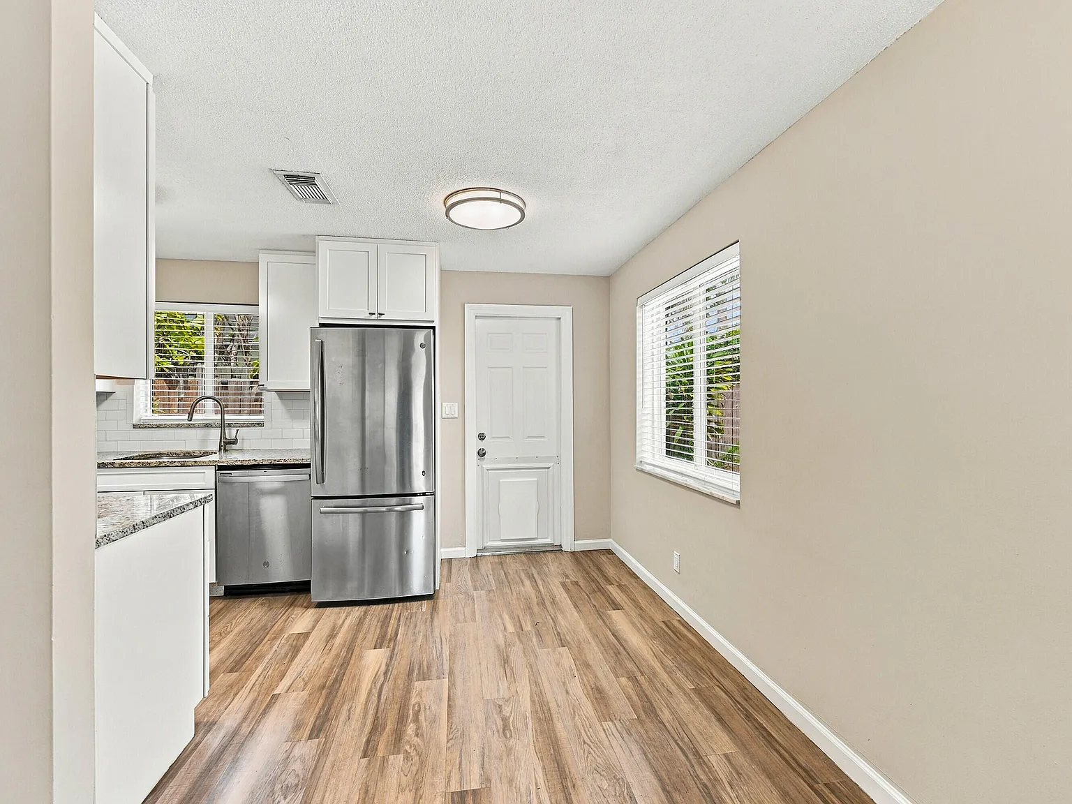 2 bed, 1.0 bath, 1572 sqft, $2,450 — Photo 4