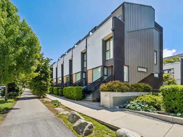 649 E 3rd St #129, North Vancouver, BC V7L 1G6
