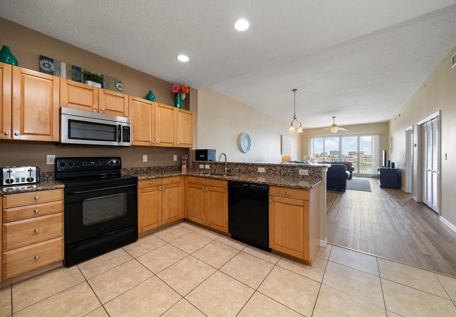 3 bed, 1803 sqft, $10,000 — Photo 2