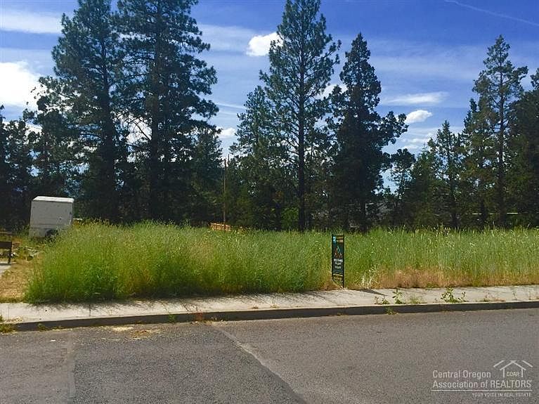 2nd image of 1039 SW Silver Lake Blvd