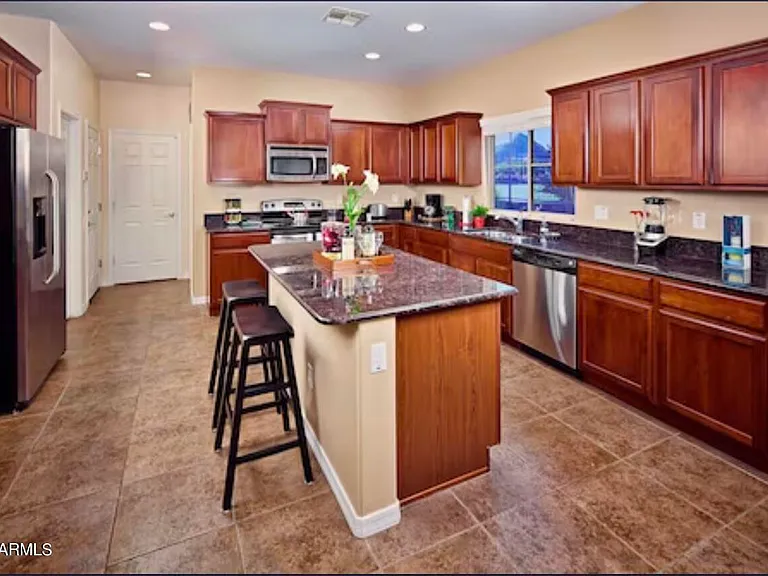 5336 W Molly Ln — Photo 10
