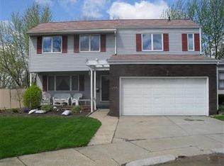 386 Big Bend Cir, Barberton, OH 44203