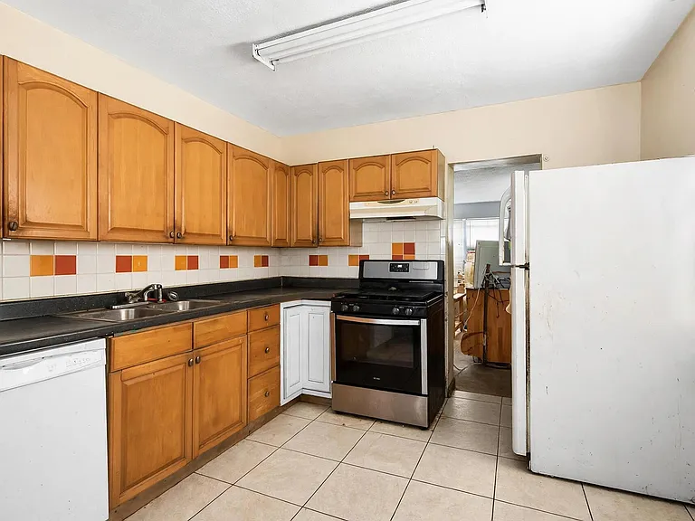 2434 McKinley St — Photo 3