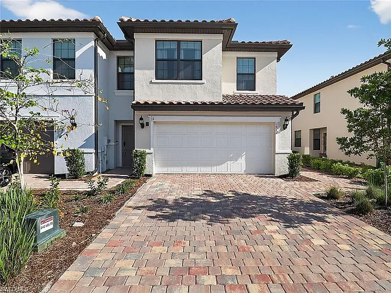 1672 Lake Jessup Cir — Photo 1