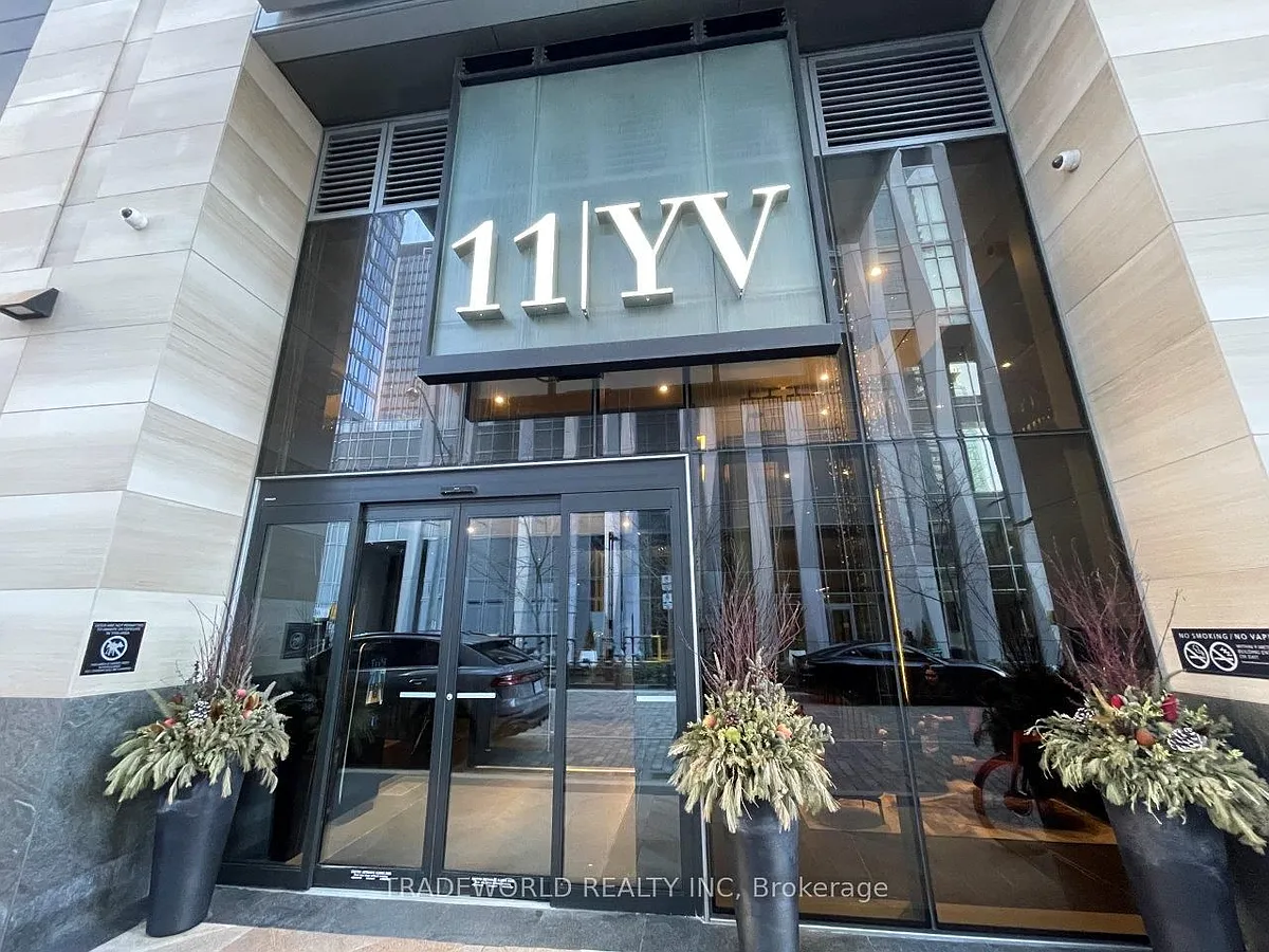Building Photo - 11 Yorkville Ave #5302