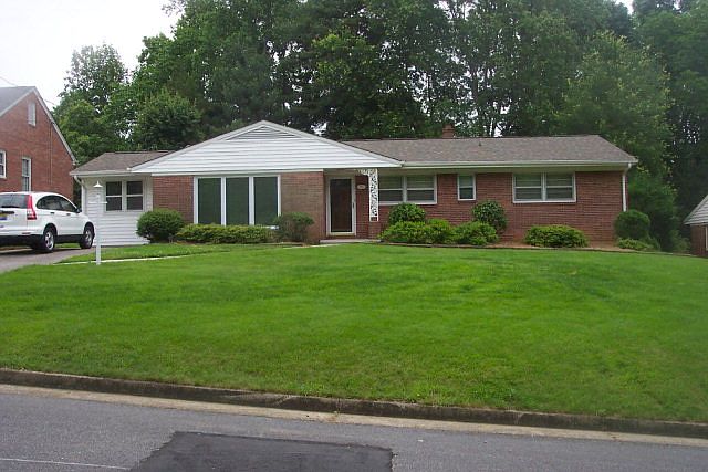 1st image of 707 Beverly Way