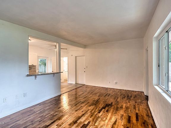 4th image of 748 Orchard Ave