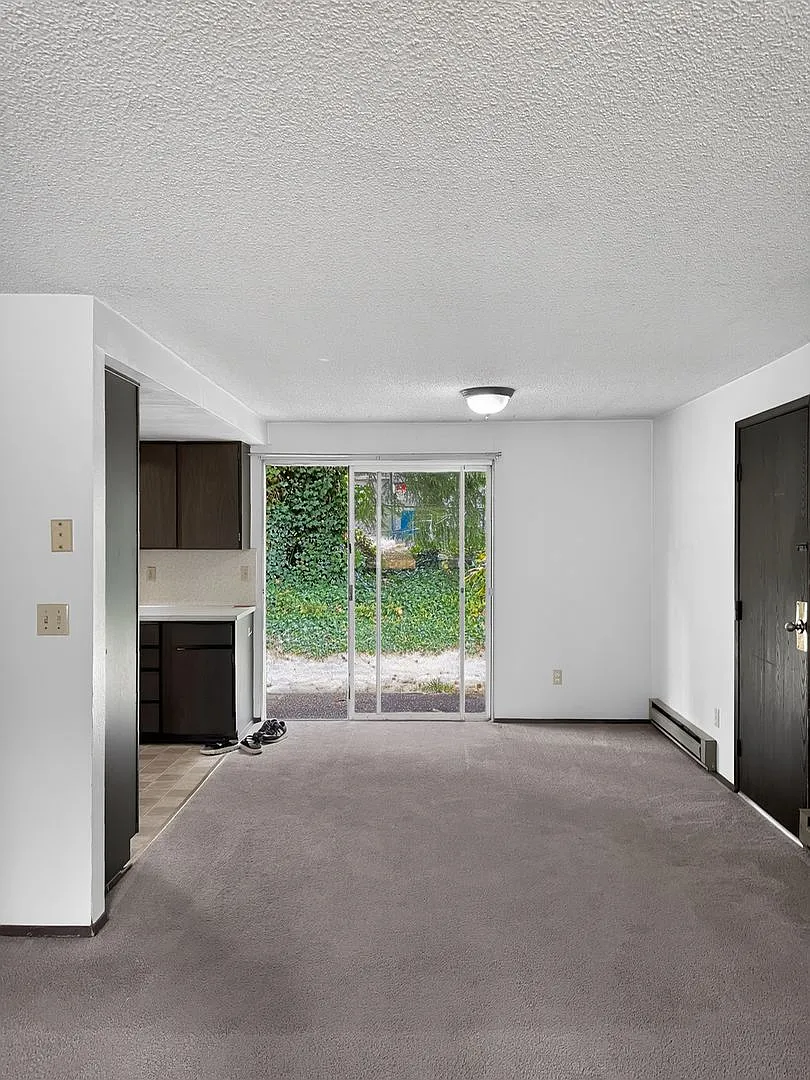 3 Bedroom Single Level Home in Lynnwood — Photo 3