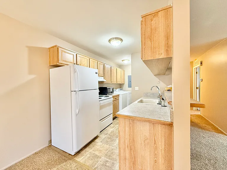 1416 Hobnail Ct — Photo 5