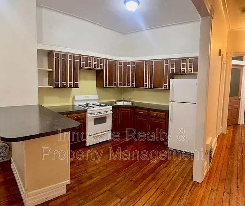 2 bed, 1.0 bath, $1,300 — Photo 4