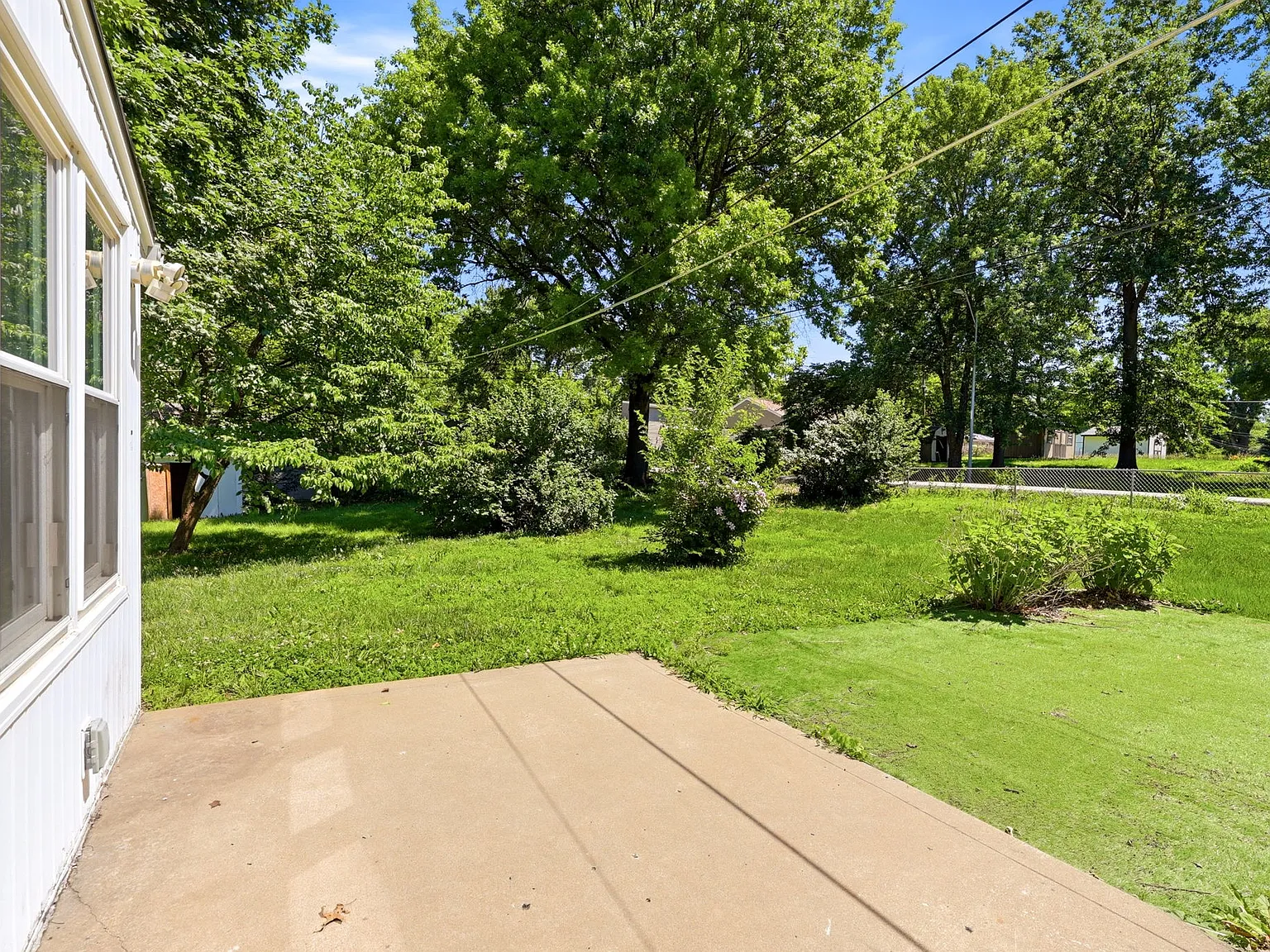 4 bed, 2.5 bath, 2006 sqft, $2,395 — Photo 3