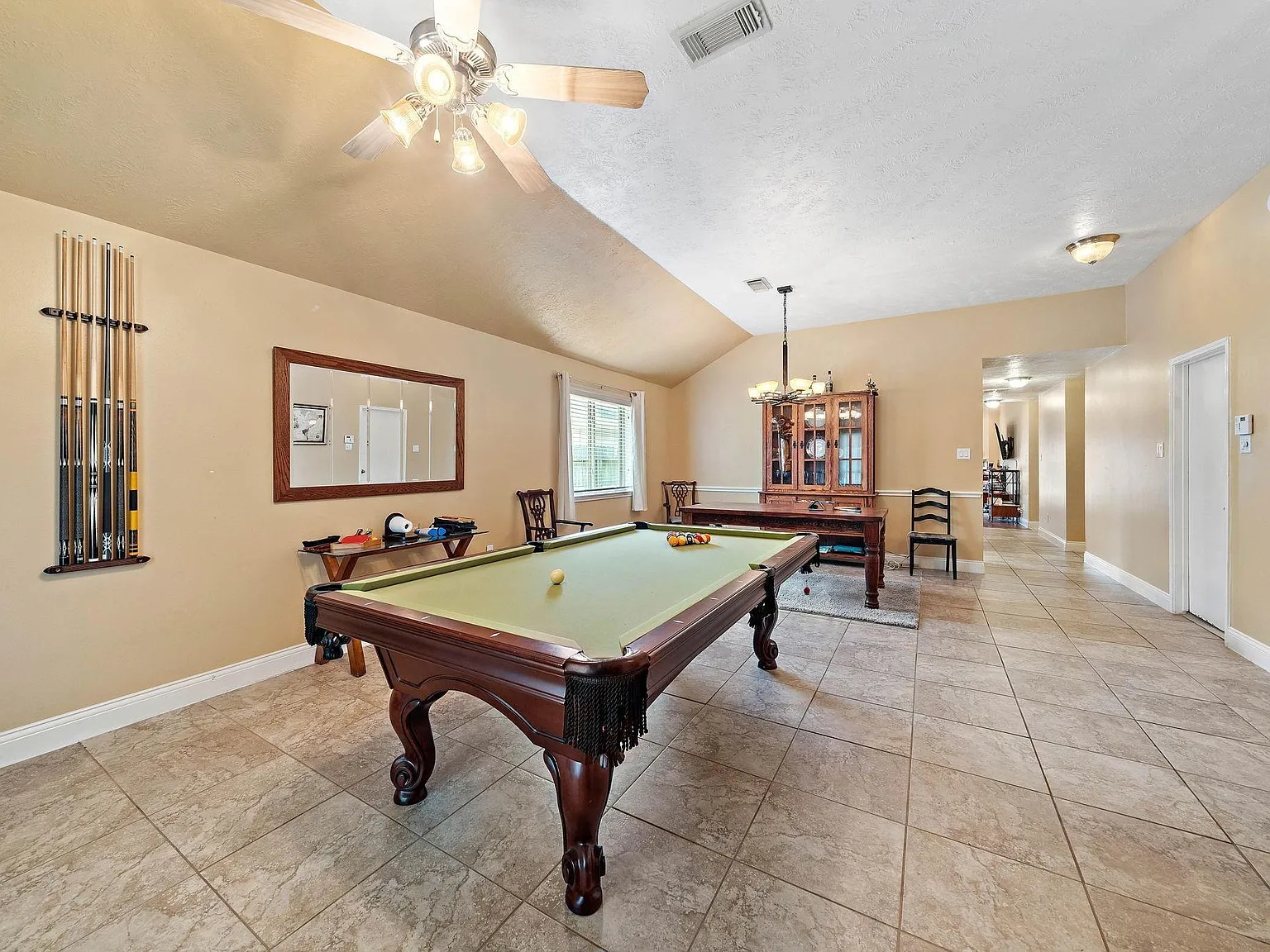 3 bed, 2.0 bath, 1964 sqft, $2,100 — Photo 3