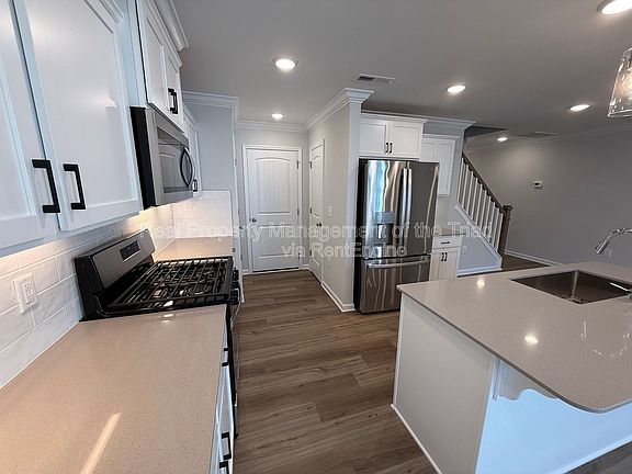 5th image of 907 Elderberry Way