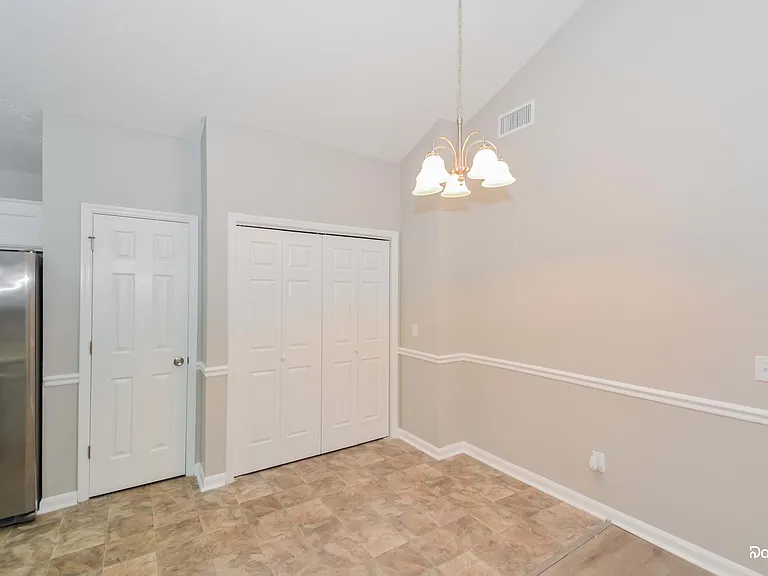 514 Freedom Ct — Photo 6