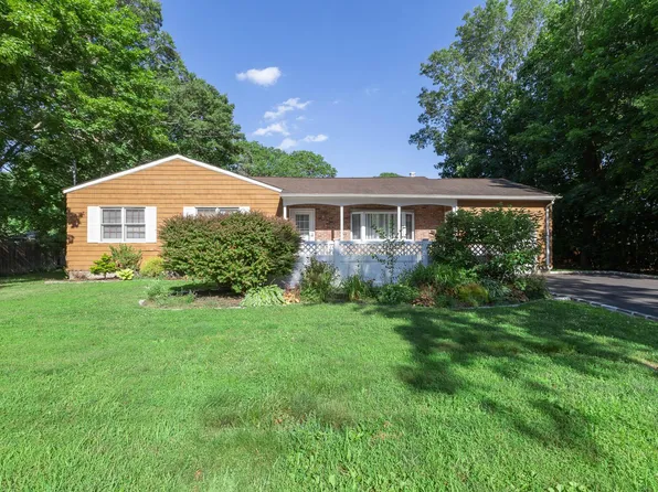 23 4th Street, Moriches, NY 11955