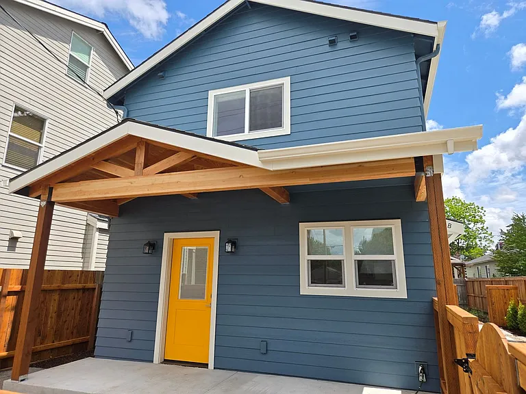 9136 N Portsmouth Ave — Photo 1