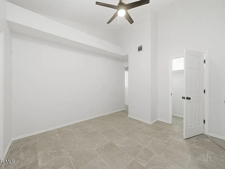 821 Los Lagos Way #B — Photo 24