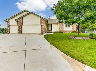 162 S Maple Dunes Ct, Wichita, KS 67235
