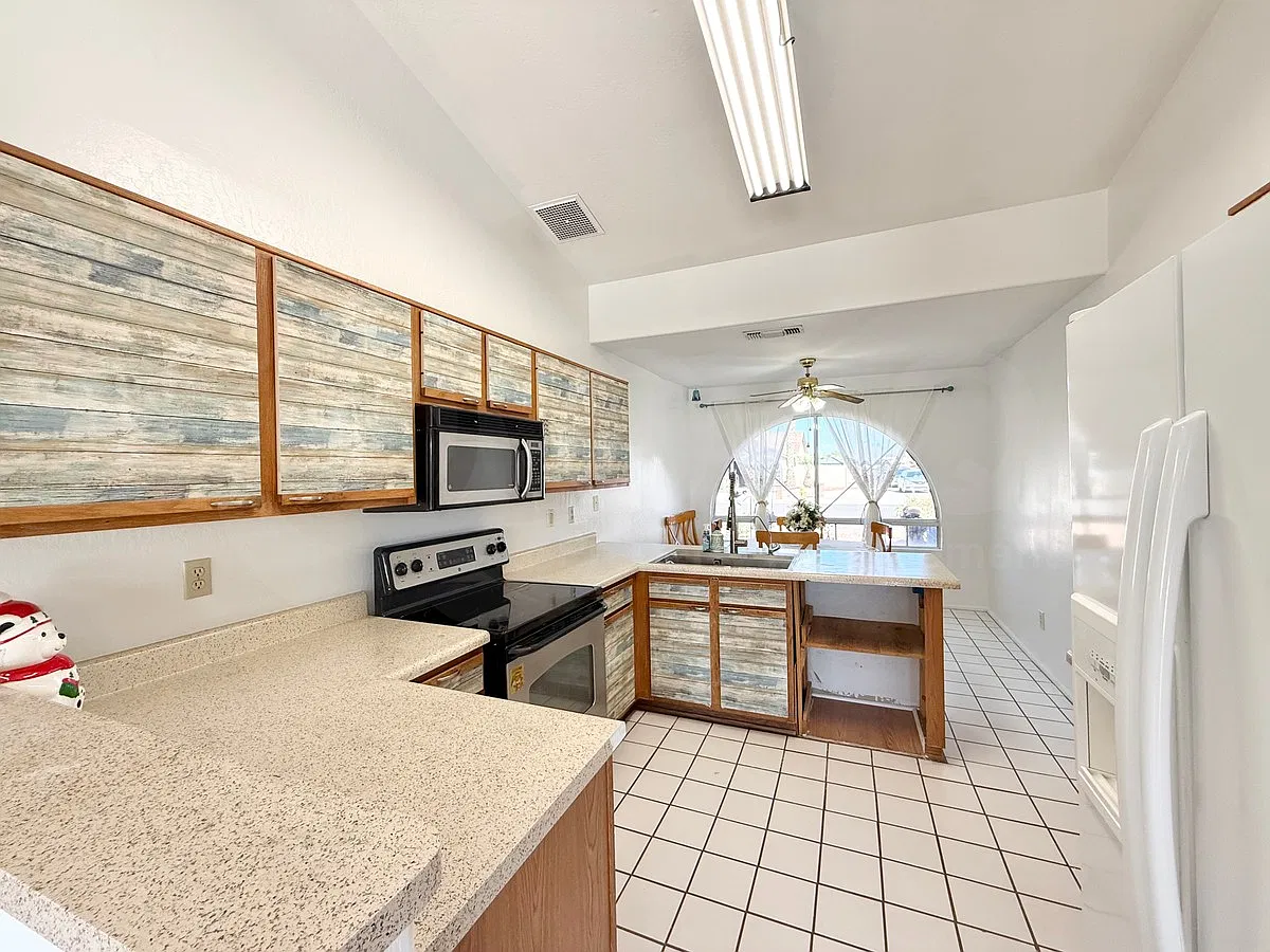 3 bed, 2.0 bath, 1449 sqft, $2,100 — Photo 4