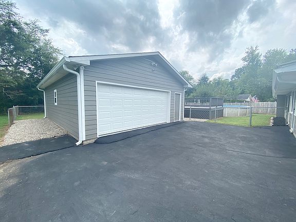 3rd image of 1806 Sherrill Blvd