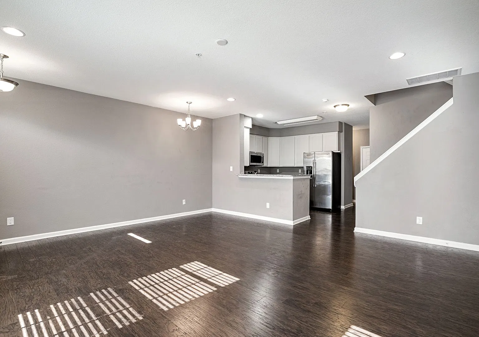 3 bed, 2.5 bath, 1947 sqft, $3,000 — Photo 3