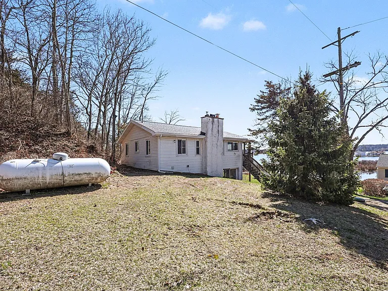 5884 Rays Dr — Photo 25