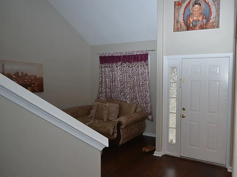 517 Whisper Walk — Photo 3