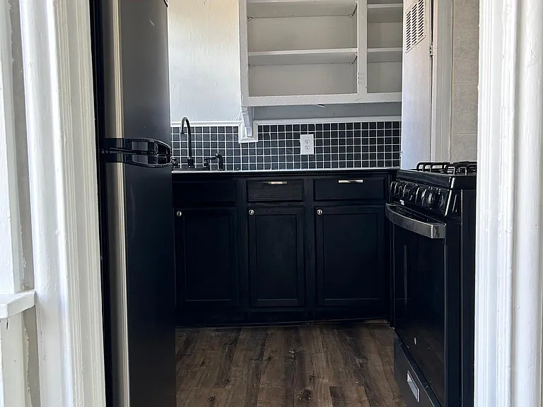 403 W Hollywood Ave #3 — Photo 8