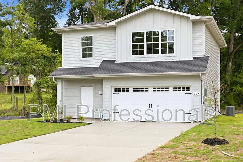 4 bed, 2.5 bath, 1651 sqft, $2,399 — Photo 3