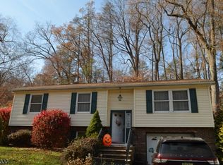 16 Hemlock Dr, Franklin, NJ 07416