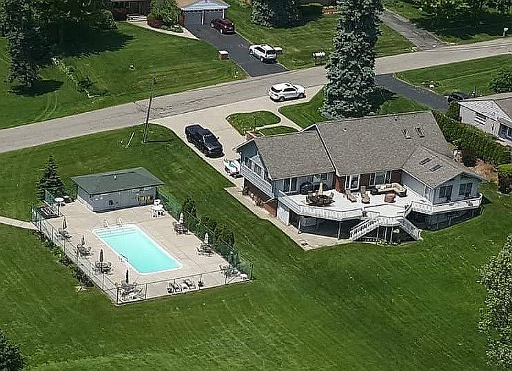 1st image of 671 Bow Ln