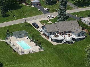 671 Bow Ln, Waterford, MI 48328