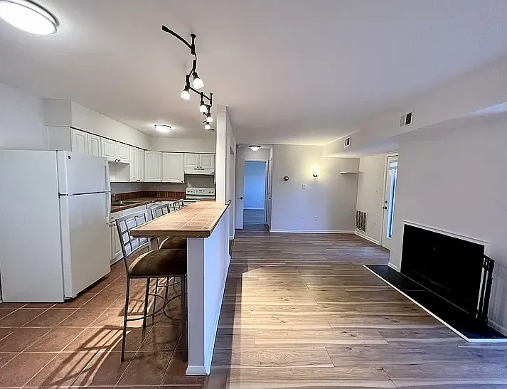 Building Photo - 3514 Timberline Trl #114