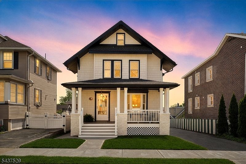 1st image of 132 Argyle Pl