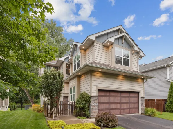 1587 Maple Pl, Mound, MN 55364
