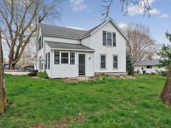 203 3rd St SE, Morristown, MN 55052