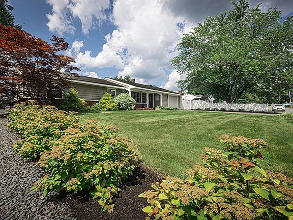 4th image of 95 Nicholson Dr
