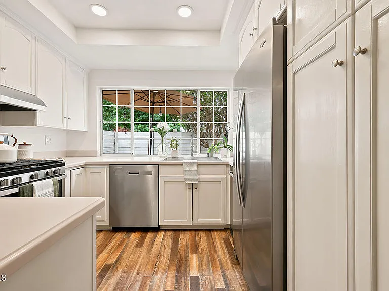 664 Holly Ave — Photo 14