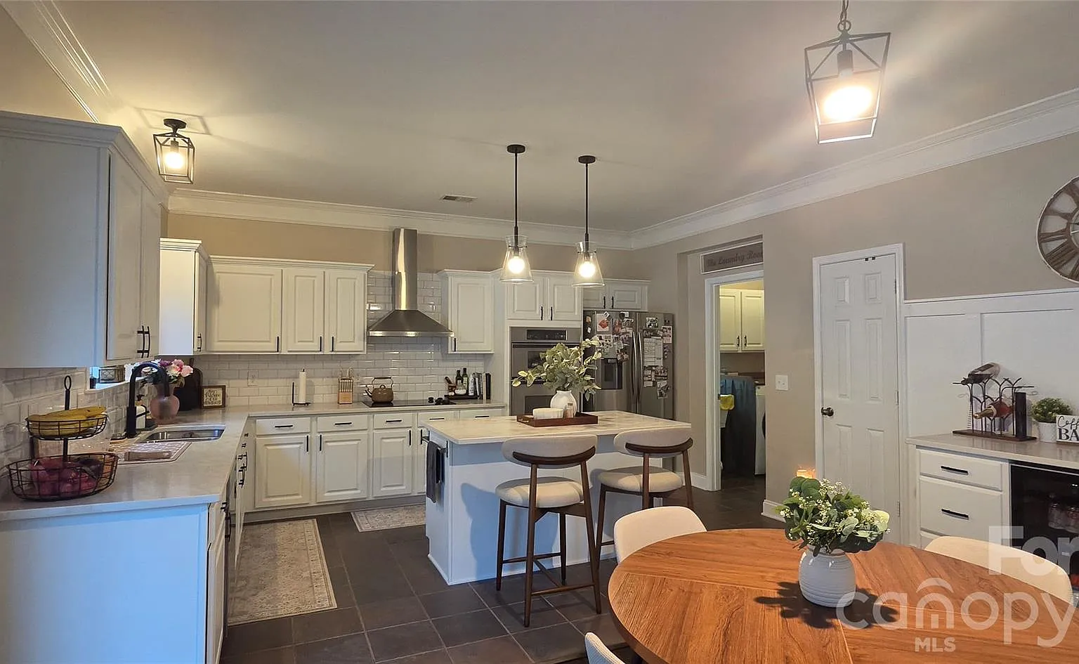 3 bed, 2.5 bath, 2609 sqft, $2,650 — Photo 3