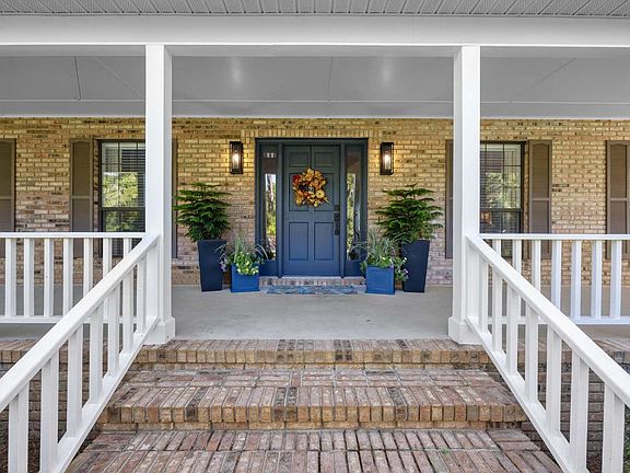 3rd image of 1126 NW Scenic Lake Dr