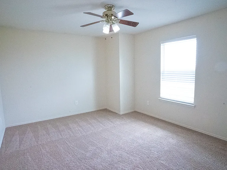 809 Mockingbird Dr — Photo 13