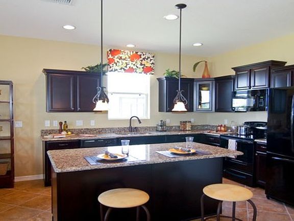 5th image of 205 Blue Cypress Dr