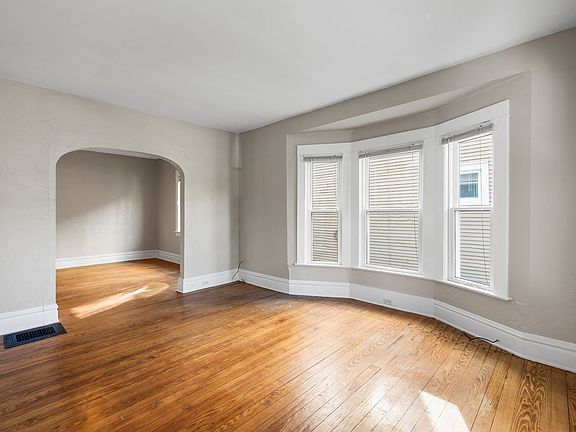 4th image of 1114 E Fulton St #1