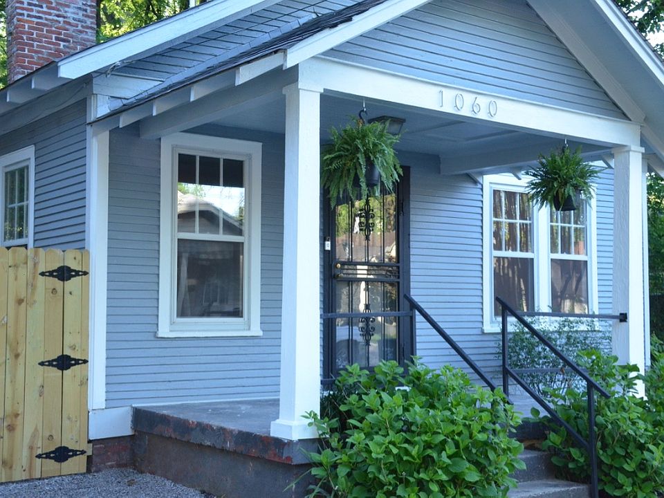 Front view. 