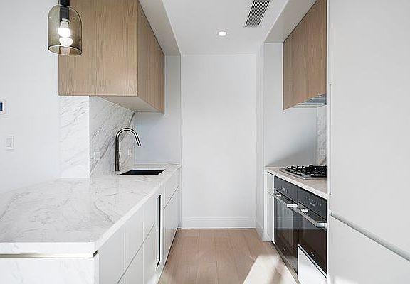 3rd image of 208 Delancey St #10F